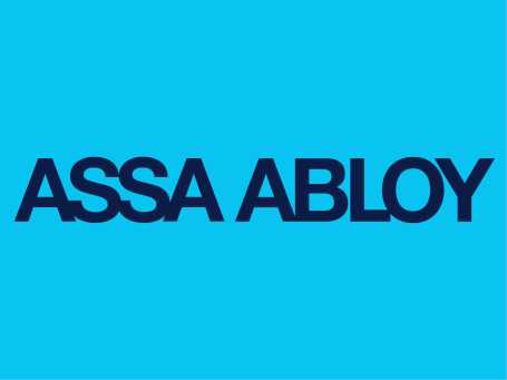 ASSAABLOY Logo von ASSA ABLOY auf blauem Hintergrund.